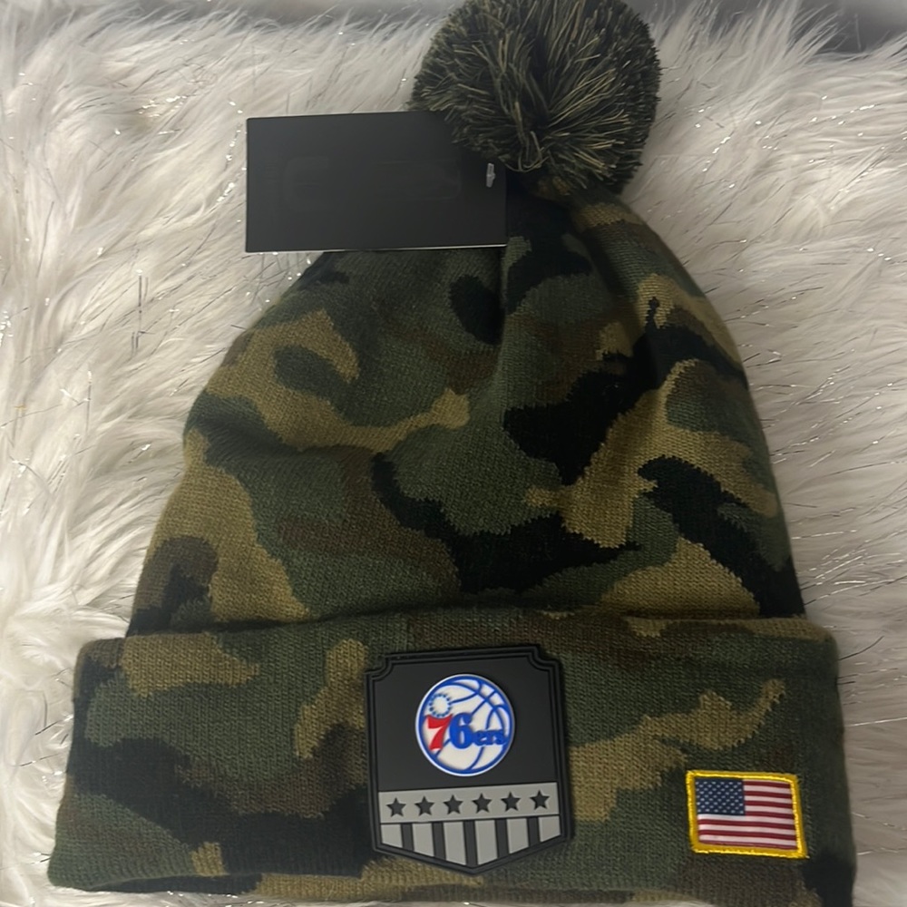 Ultra Game NBA 76ers Beanie army camo with American flag